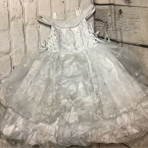 BEAUTIFUL FLOWER GIRL YOUNG GIRLS DRESS. NICE CHRIST DESIGN.